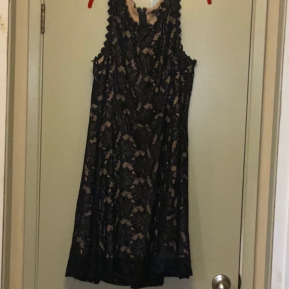 Black lace overlay nude dress - Picture 1 of 4